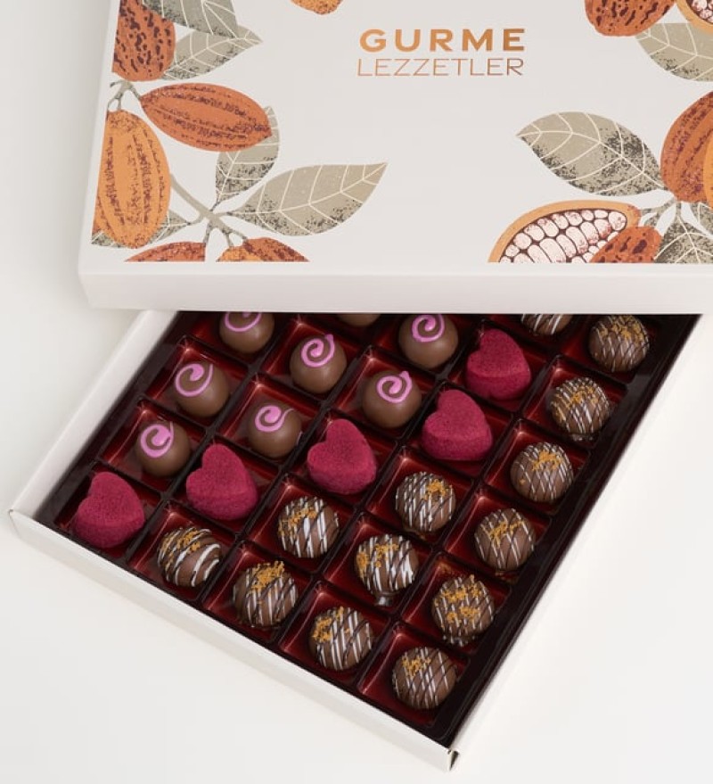 Lotus Biscoff® ve Kalp Kekli Büyük Gurme Lezzetler Kutusu