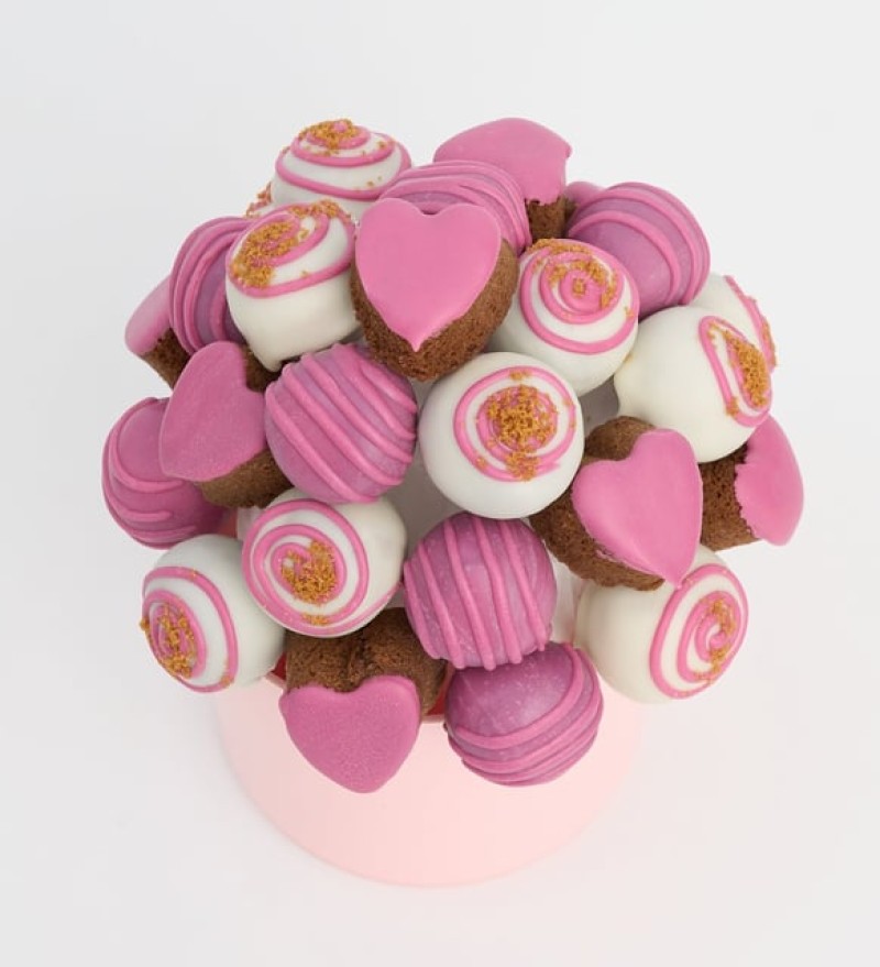  Lotus Biscoff® Trüf ve Pembe Kalp Kekler