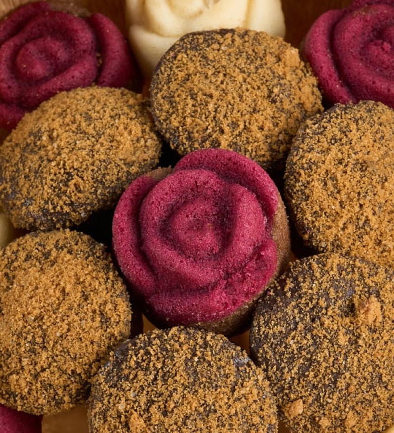 Lotus Biscoff® ve Gül Desenli Kek Buketi