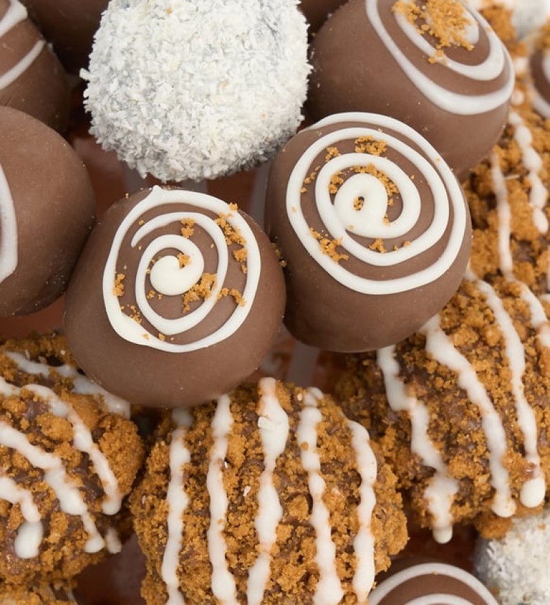 Lotus Biscoff® Bisküvi Süslemeli Kek Buketi