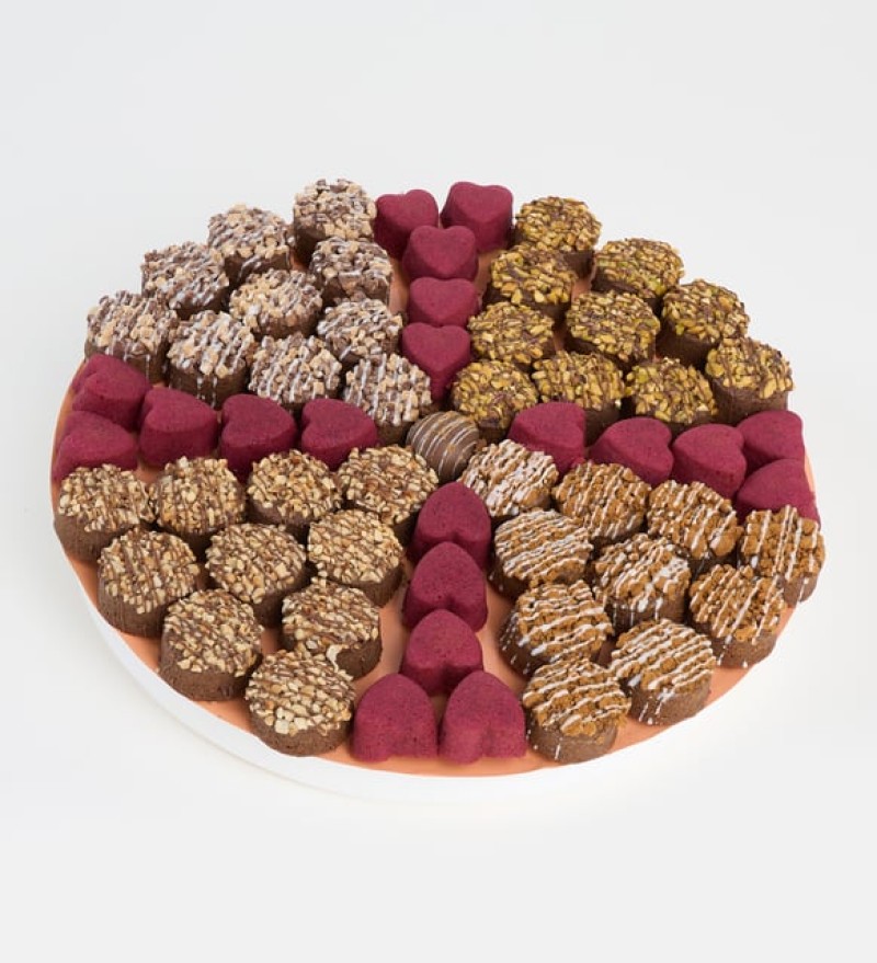 Lotus Biscoff®, KitKat, Fındık ve Fıstıklı Kekler