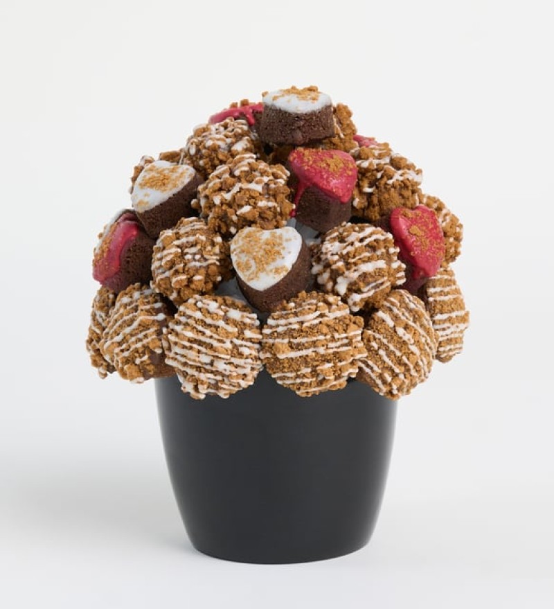 Siyah Saksıda Lotus Biscoff® Trüfler ve Kalp Kekler