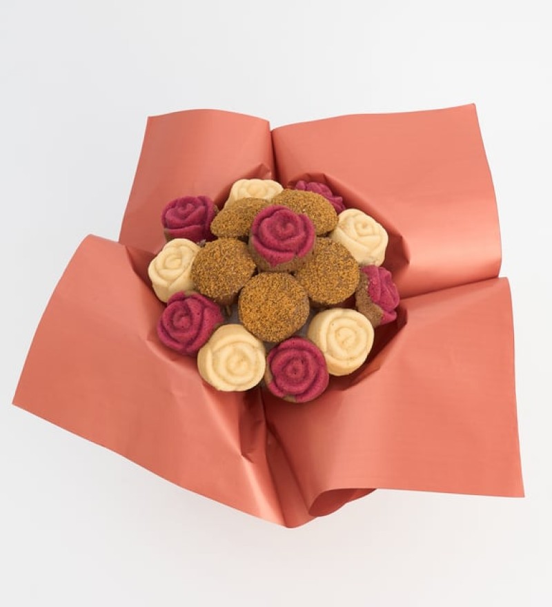 Kırmızı Gül ve Lotus Biscoff Bisküvili Kek Buketi